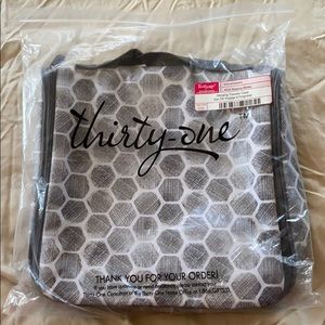 NEW Hanging Traveler Case by Thirty One Gifts